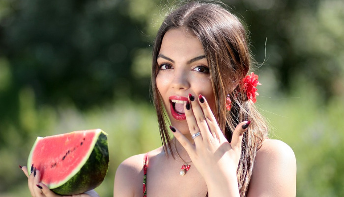 görögdinnye dinnye arcápolás egészség piros pattanás nyár ráncfeltöltő természetes zsíros bőr szépségtipp akné 